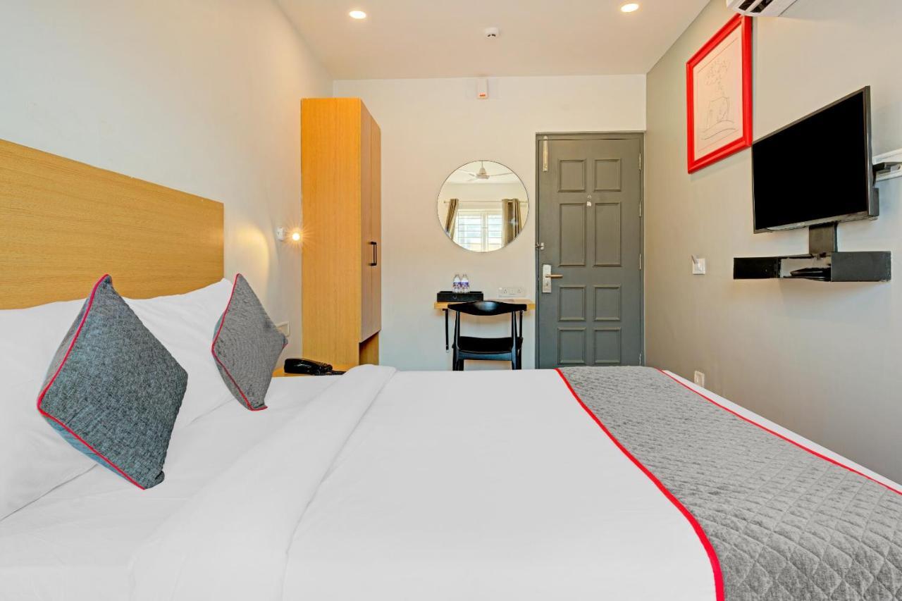 Готель Oyo Townhouse 74871 Thoraipakkam Ченнаї Екстер'єр фото