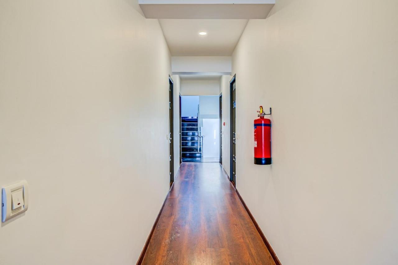 Готель Oyo Townhouse 74871 Thoraipakkam Ченнаї Екстер'єр фото