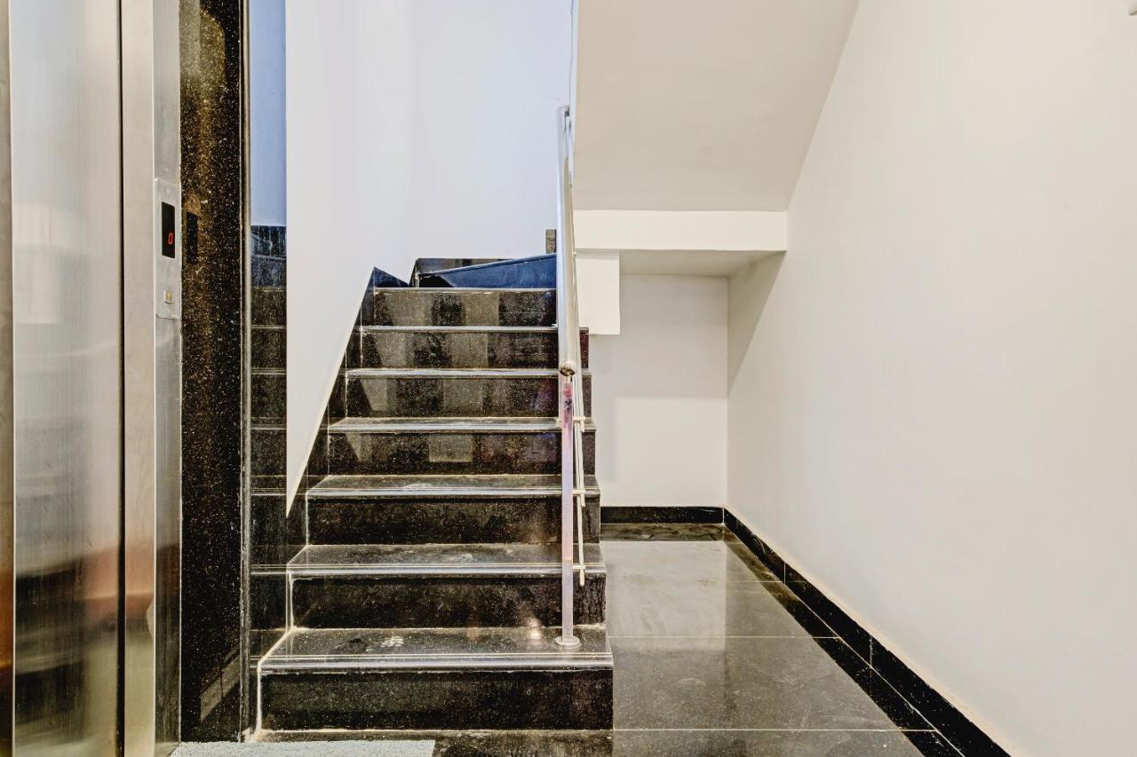 Готель Oyo Townhouse 74871 Thoraipakkam Ченнаї Екстер'єр фото